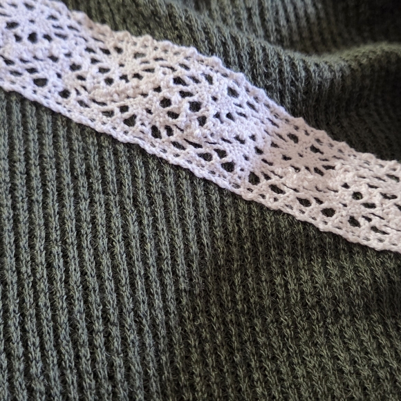 Francesca's Collections Green Floral Sleeve Blouse - Picture 5 of 7